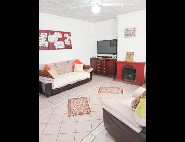 6 BEDROOM HOUSE FOR SALE IN KENWYN